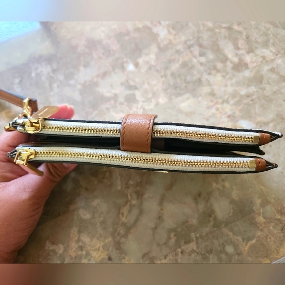 MICHAEL MICHAEL KORSAdele Logo Smartphone Wallet- vanilla/brown color - Picture 5 of 14